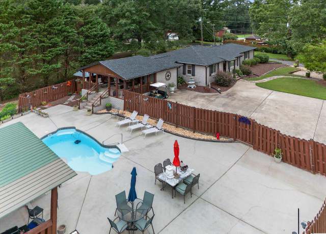 Property at 605 Jean Ln, Pell City, AL 35128, 4 beds, 3.5 baths
