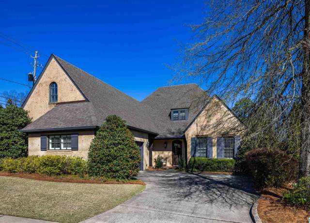 Property at 2300 Overlook Crst, Vestavia Hills, AL 35226, 2 beds, 2 baths