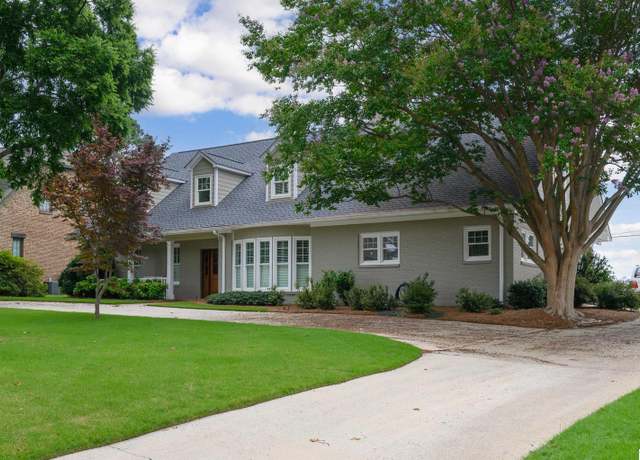 Property at 429 Sunset Dr, Vestavia Hills, AL 35216, 4 beds, 3.5 baths