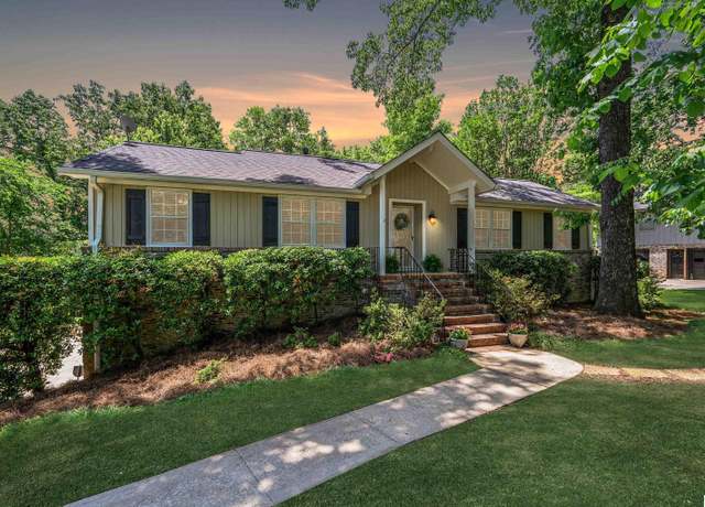 Property at 320 Cambo Ln, Hoover, AL 35244, 3 beds, 2 baths