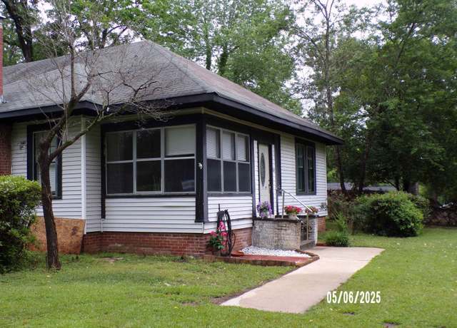 Property at 118 Western Ave, Sylacauga, AL 35150, 4 beds, 1.5 baths