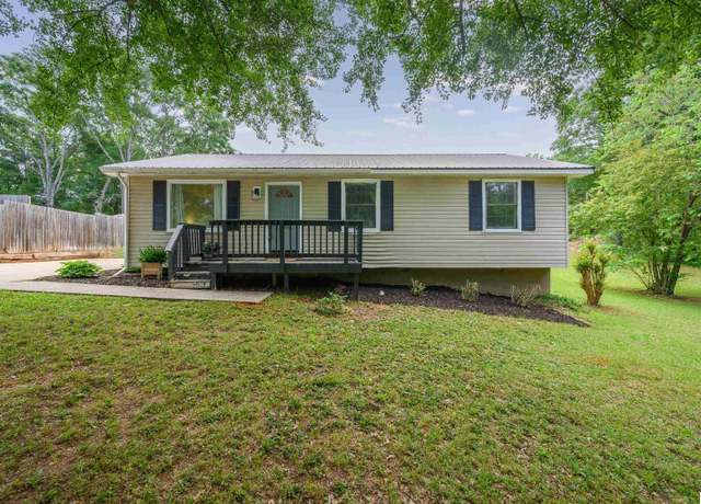 Property at 137 Hill Ave, Sylacauga, AL 35150, 3 beds, 1 bath