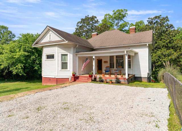 Property at 395 Magnolia St, Lincoln, AL 35096, 3 beds, 2 baths