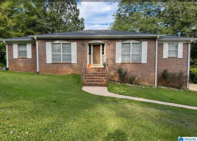 Property at 1436 Navajo Trl, Alabaster, AL 35007, 5 beds, 3 baths