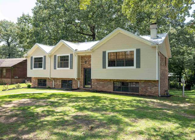 Property at 3018 Lone Oak Rd, Hueytown, AL 35023, 3 beds, 2.5 baths