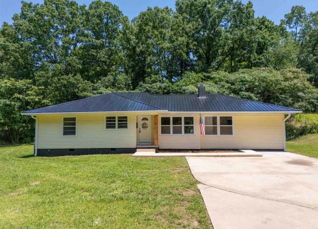 Property at 601 Parker Blvd, Weaver, AL 36277, 4 beds, 3 baths