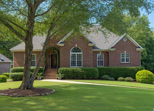 Property at 224 Oak Forest Dr, Pelham, AL 35124, 4 beds, 3 baths