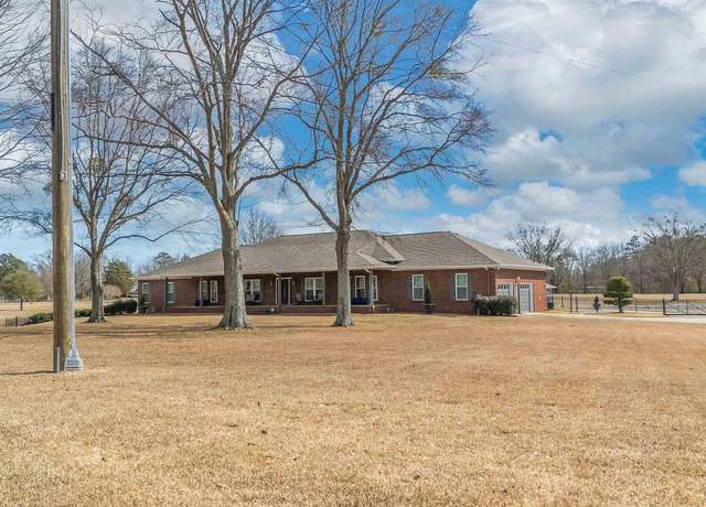 Property at 9524 County Road 42, Jemison, AL 35085, 4 beds, 4 baths