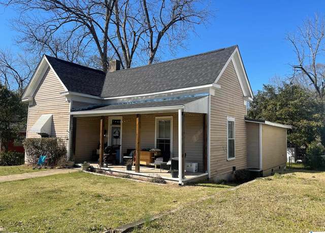 Property at 940 Kirk St, Roanoke, AL 36274, 3 beds, 2.5 baths