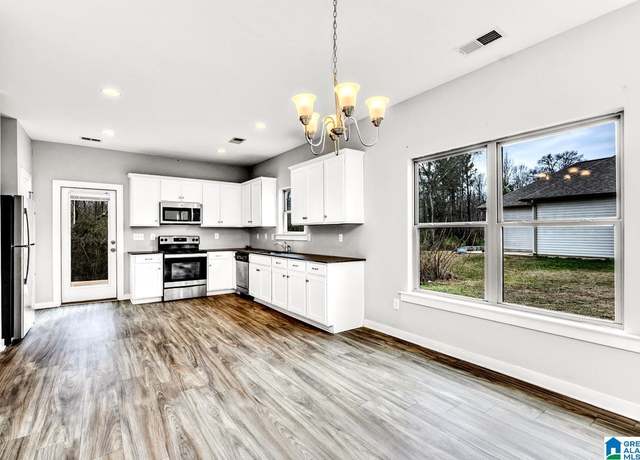 Property at 185 White Oak Cir, Lincoln, AL 35096, 4 beds, 2 baths