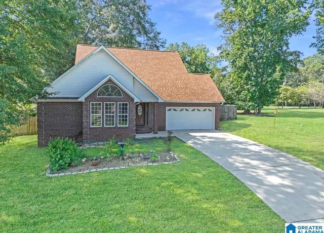 Property at 30 Maplewood Cir, Clanton, AL 35045, 3 beds, 2 baths