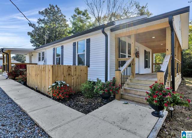 Property at 310 High School St, Oneonta, AL 35121, 3 beds, 1 bath