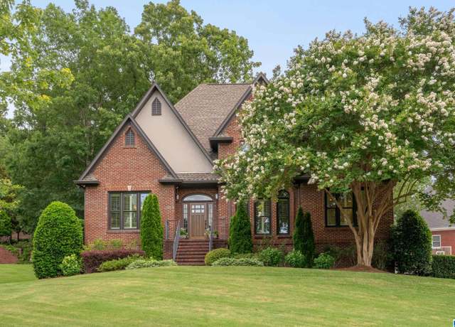 Property at 800 Park View Cir, Vestavia Hills, AL 35242, 4 beds, 4.5 baths