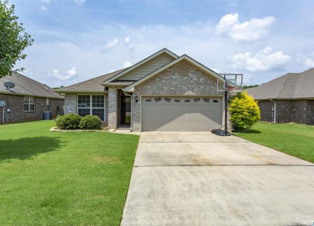 Property at 220 Makena Way, Alabaster, AL 35007, 3 beds, 2 baths