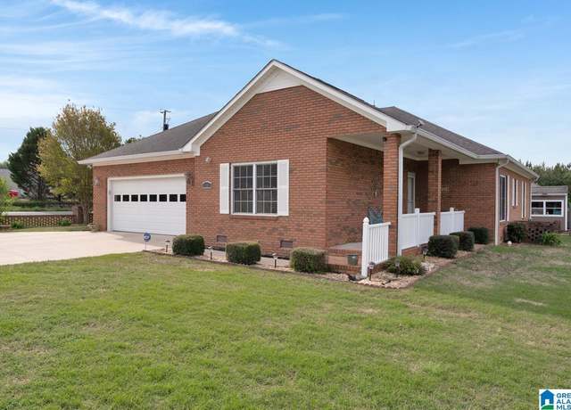 Property at 1369 Golden Eagle Dr, Jasper, AL 35504, 3 beds, 2 baths