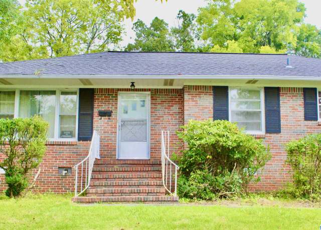 Property at 2002 Southwood Rd, Vestavia Hills, AL 35216, 3 beds, 2.5 baths