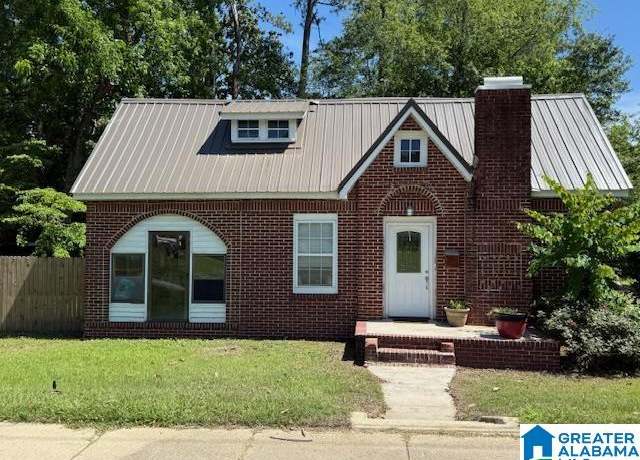 Property at 1005 4th Ave N, Clanton, AL 35045, 3 beds, 2 baths