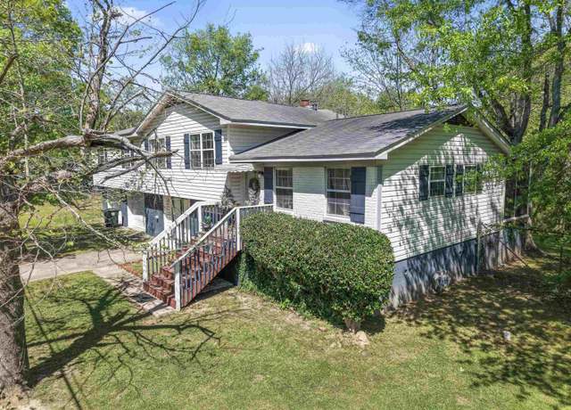 Property at 1029 Heflin Ave W, Birmingham, AL 35214, 5 beds, 1.5 baths