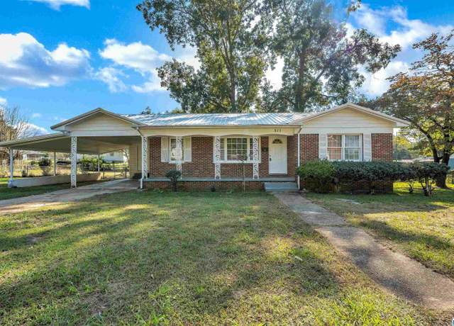 Property at 511 Brentwood St, Sylacauga, AL 35150, 3 beds, 1 bath