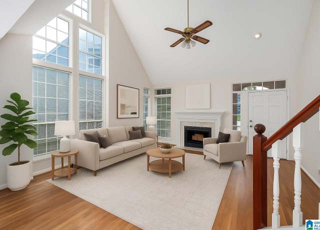 Property at 3104 Canterbury Pl, Vestavia Hills, AL 35243, 3 beds, 2 baths