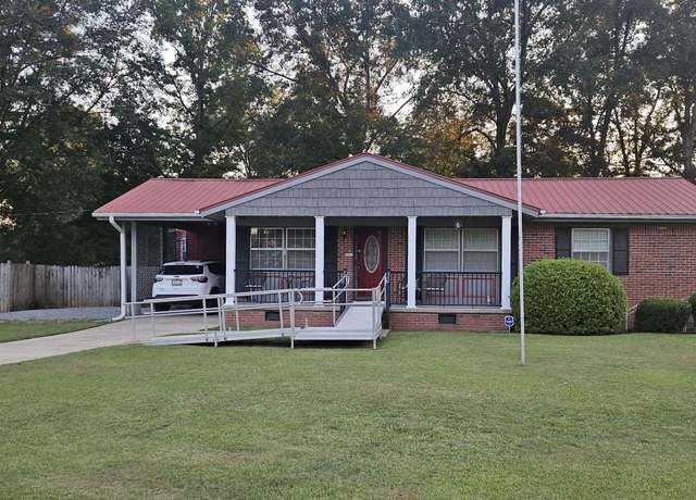 Property at 250 Maple Dr, Maplesville, AL 36750, 3 beds, 1.5 baths