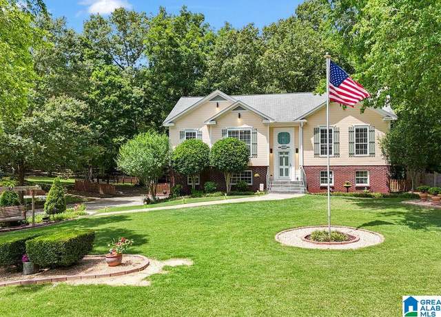 Property at 608 Park Forest Ln, Alabaster, AL 35007, 4 beds, 3 baths
