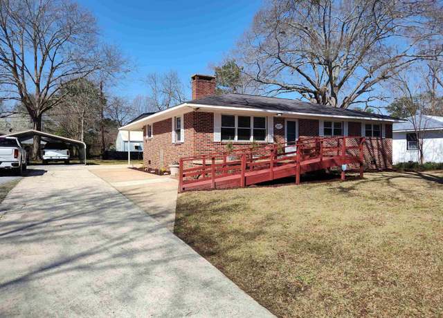 Property at 207 Country Dr, Sylacauga, AL 35150, 3 beds, 2 baths