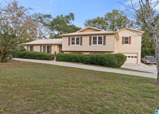 Property at 611 Crosscreek Trl, Pelham, AL 35124, 3 beds, 2.5 baths