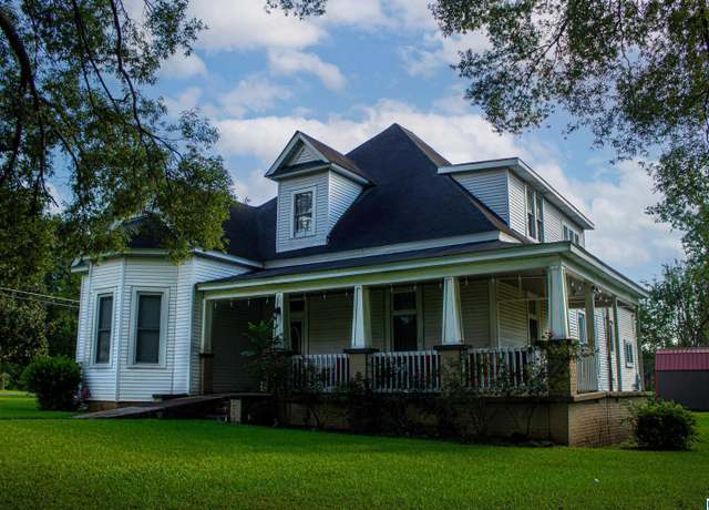 Property at 315 SW 9th Ave, Childersburg, AL 35044, 5 beds, 2.5 baths