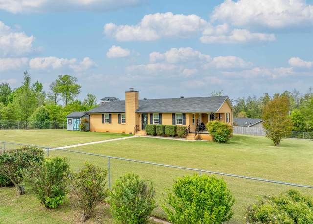 Property at 820 2nd Ave NE, Jacksonville, AL 36265, 3 beds, 2 baths