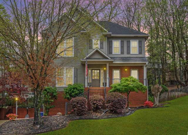 Property at 609 Crest View Cir, Hoover, AL 35244, 3 beds, 2.5 baths