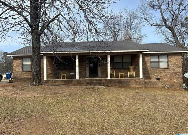 Property at 402 Permita Ct, Anniston, AL 36206, 3 beds, 2 baths