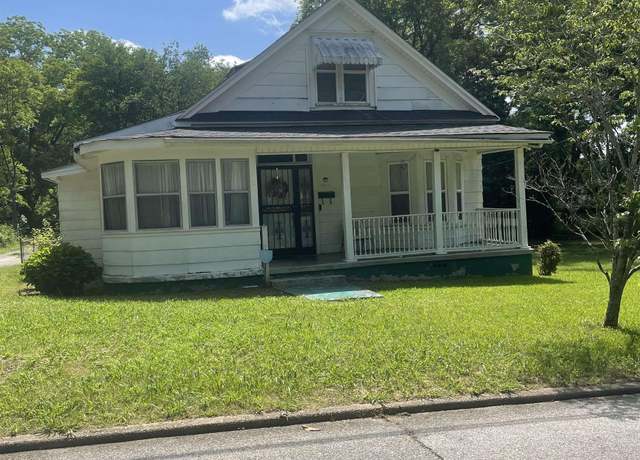 Property at 1615 Stephens Ave, Anniston, AL 36201, 3 beds, 2.5 baths