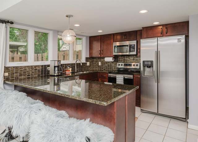 Property at 3655 Haven View Cir, Hoover, AL 35216, 3 beds, 2.5 baths
