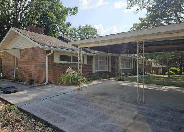 Property at 1606 NW Woodland St NW, Cullman, AL 35055, 3 beds, 3 baths