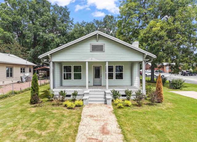 Property at 203 Thompson St, Columbiana, AL 35051, 3 beds, 2 baths