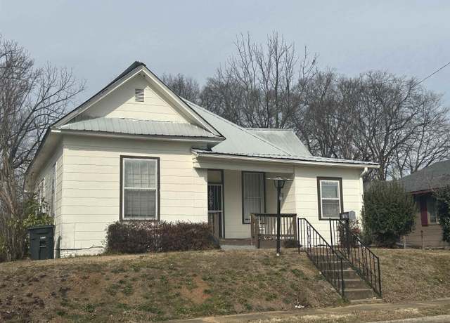 Property at 2120 W 47th Pl, Birmingham, AL 35208, 3 beds, 1 bath