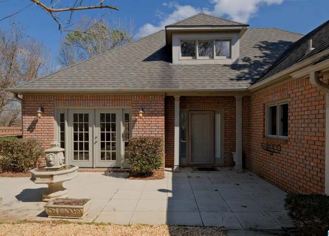 Property at 4006 Vestview Dr, Vestavia Hills, AL 35242, 3 beds, 3 baths