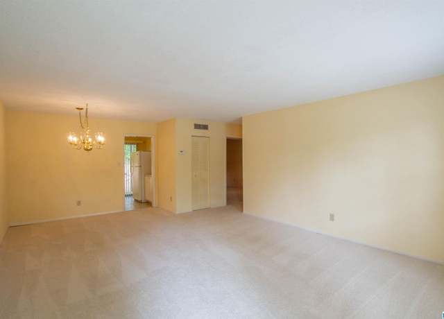 Property at 2815 Georgetown Dr Unit E, Hoover, AL 35216, 3 beds, 2 baths