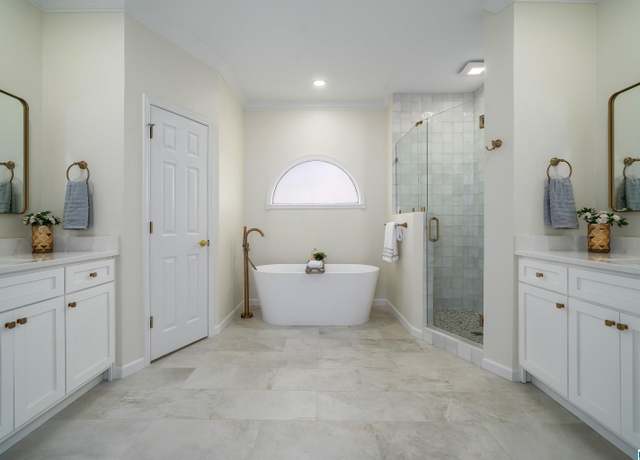 Property at 804 Hillshire Dr, Hoover, AL 35244, 5 beds, 3.5 baths