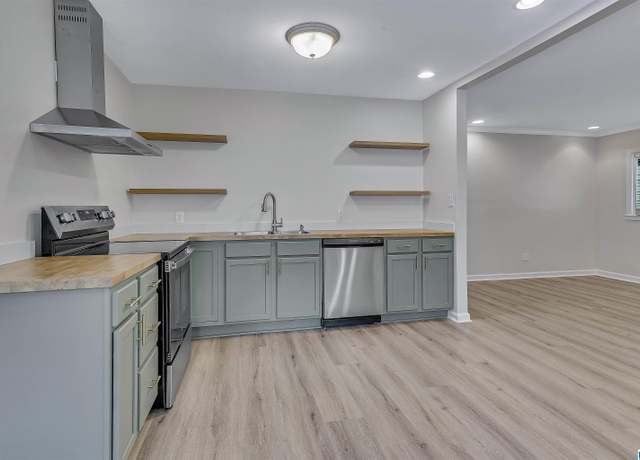 Property at 2177 Chapel Hill Rd, Hoover, AL 35216, 3 beds, 1 bath