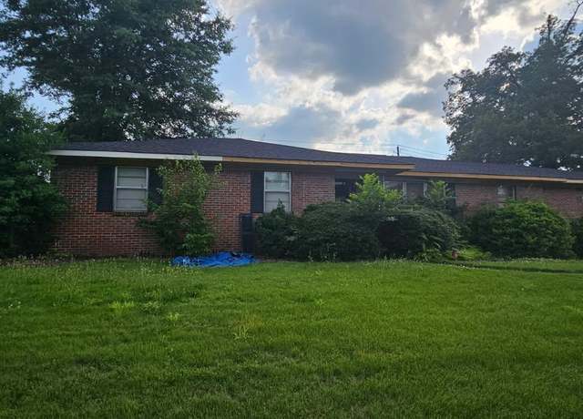 Property at 601 Beacon Dr, Fairfield, AL 35064, 3 beds, 2 baths