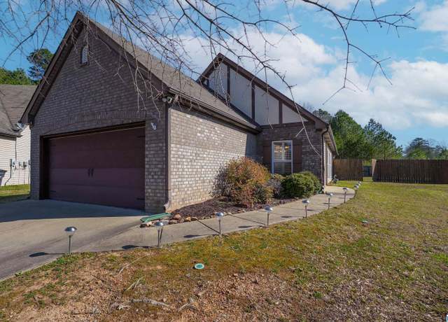 Property at 5135 Promenade Dr, Trussville, AL 35173, 3 beds, 2 baths