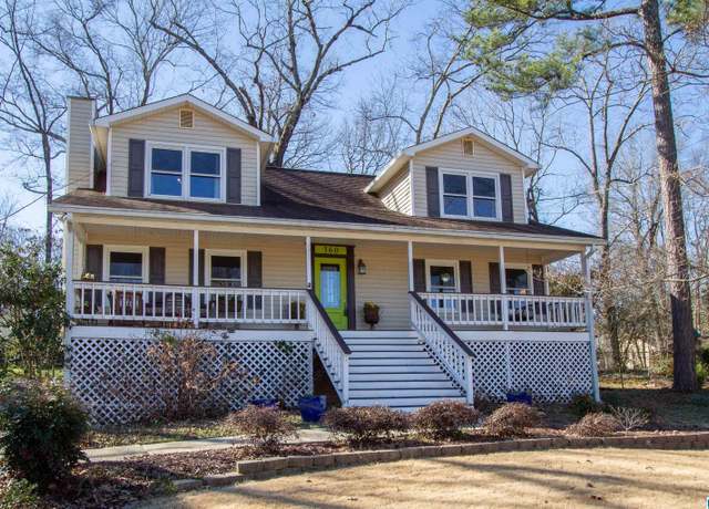 Property at 360 Oak Leaf Cir, Hoover, AL 35244, 3 beds, 2.5 baths