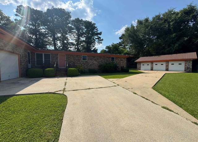 Property at 201 Tuskegee Cir, Gadsden, AL 35903, 4 beds, 2 baths
