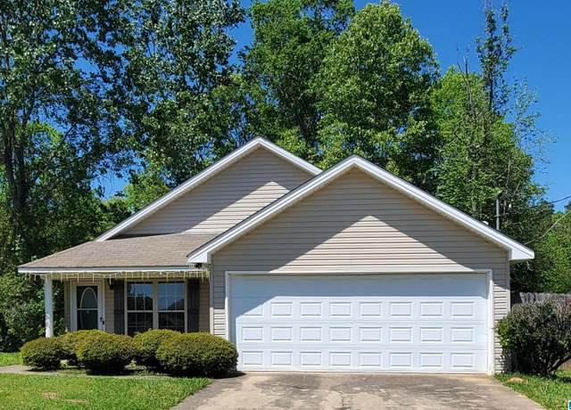 Property at 12392 S Pointe Dr, Moundville, AL 35474, 3 beds, 2 baths