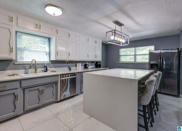 Property at 1044 6th Pl W, Birmingham, AL 35204, 5 beds, 3 baths