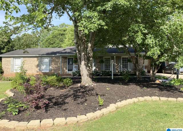 Property at 1015 Sedgefield Dr, Sylacauga, AL 35150, 4 beds, 2.5 baths