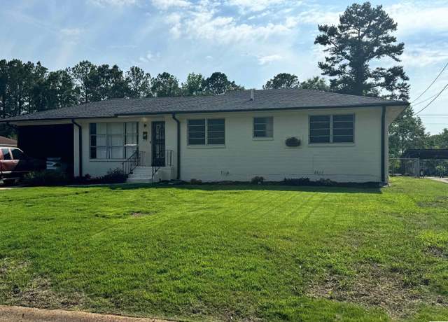 Property at 6716 Cherokee Dr, Fairfield, AL 35064, 3 beds, 1.5 baths