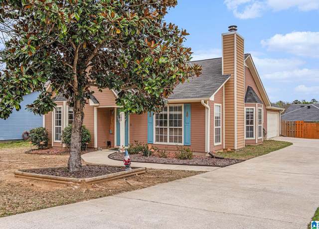 Property at 104 King James Ct, Alabaster, AL 35007, 3 beds, 2 baths